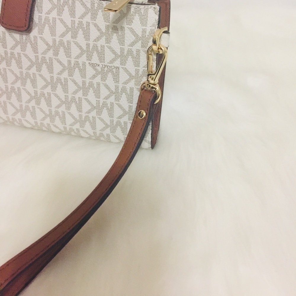 Michael Kors Vanilla Double Zip Wallet Wristlet - Picture 7 of 8